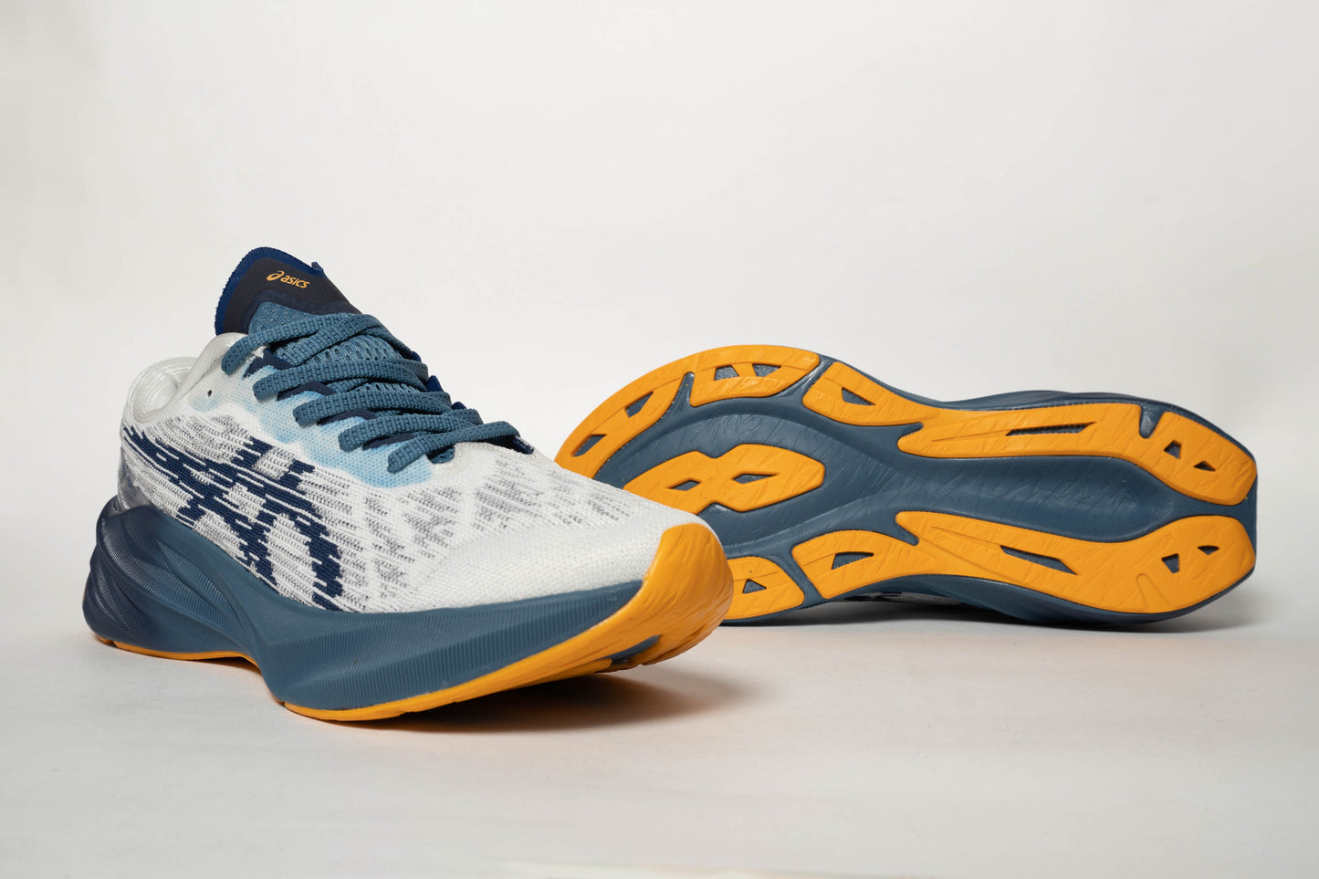 ASICS NOVABLAST