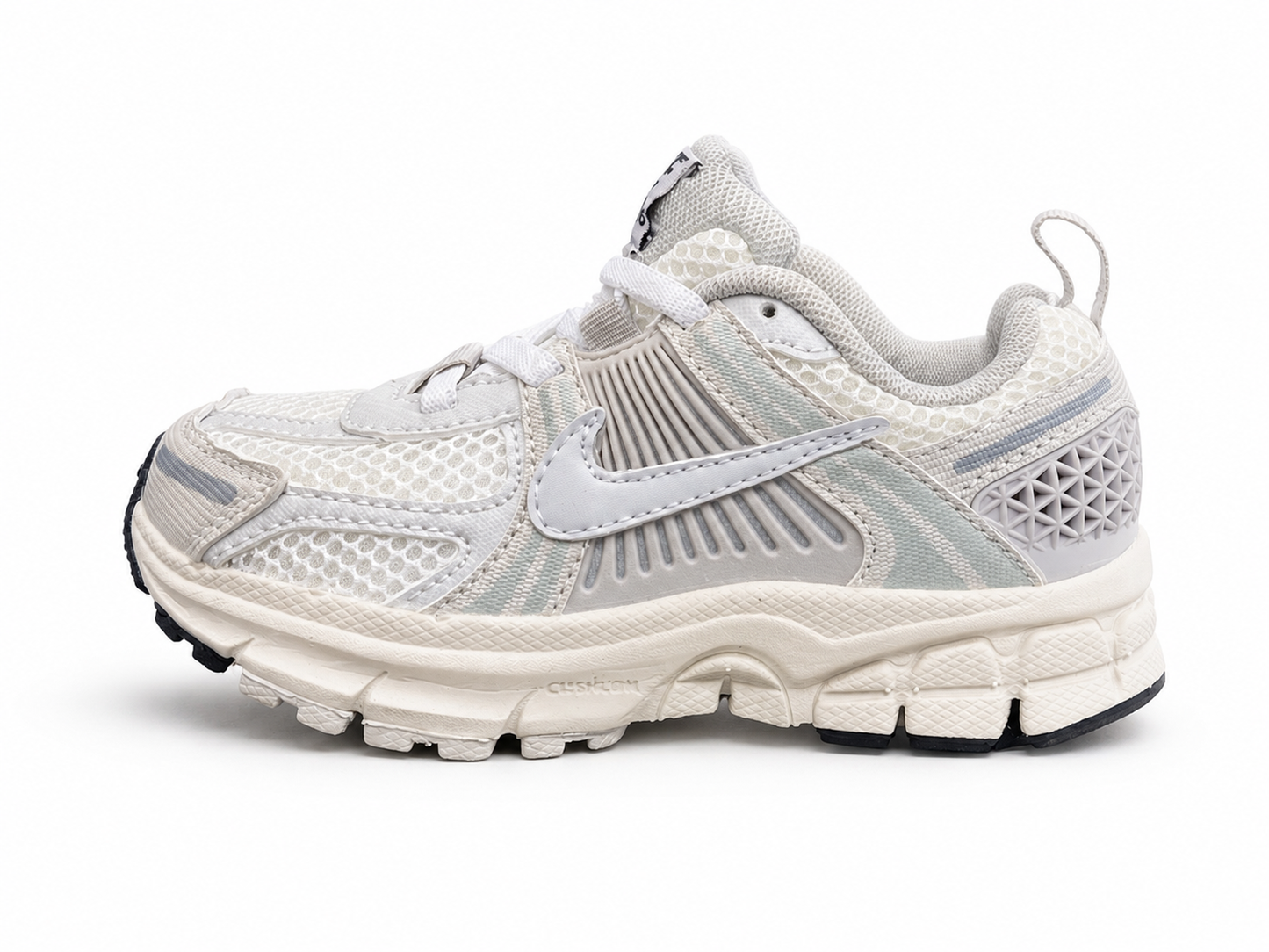 NIKE VOMERO V5