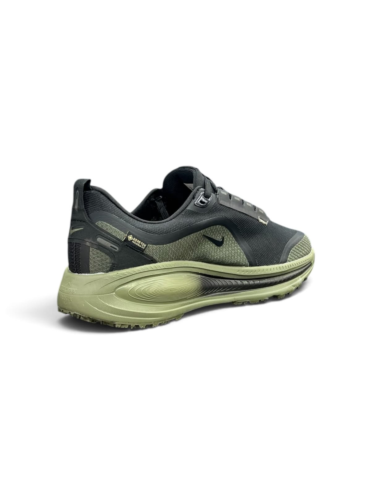 VOMERO 18 GORE-TEX CABALLERO 3
