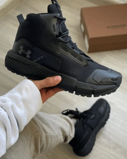 UNDER ARMOUNT BOTA NEGRA HOMBRE