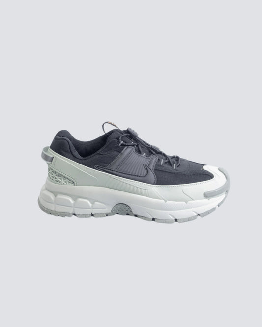 NIKE VOMERO ROAM NEGRO VERDE