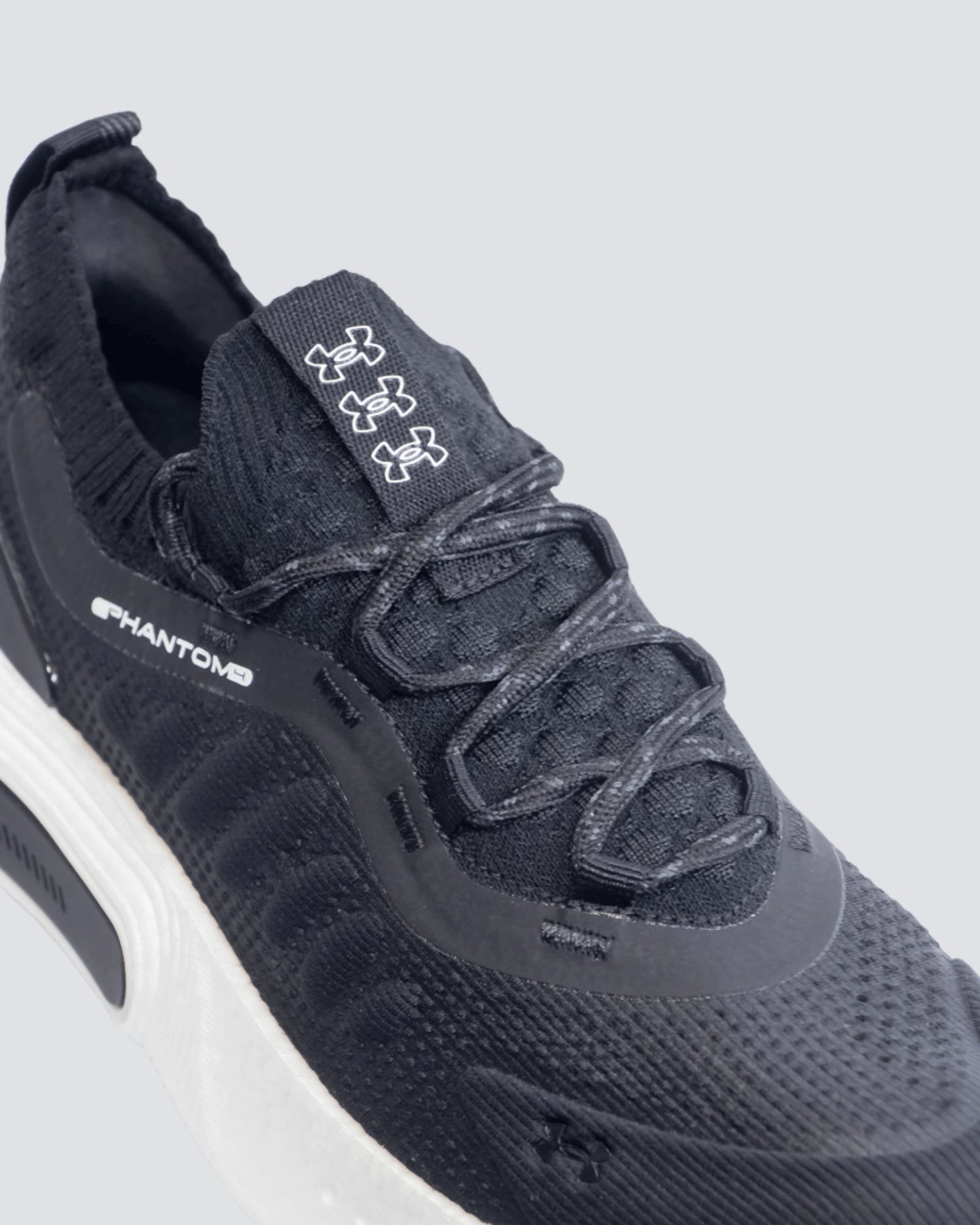UNDER ARMOUNT PHANTON 4 NEGRO BLANCO