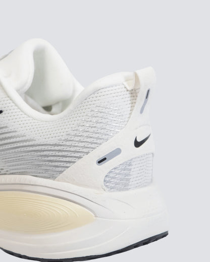 NIKE VOMERO BEIGE