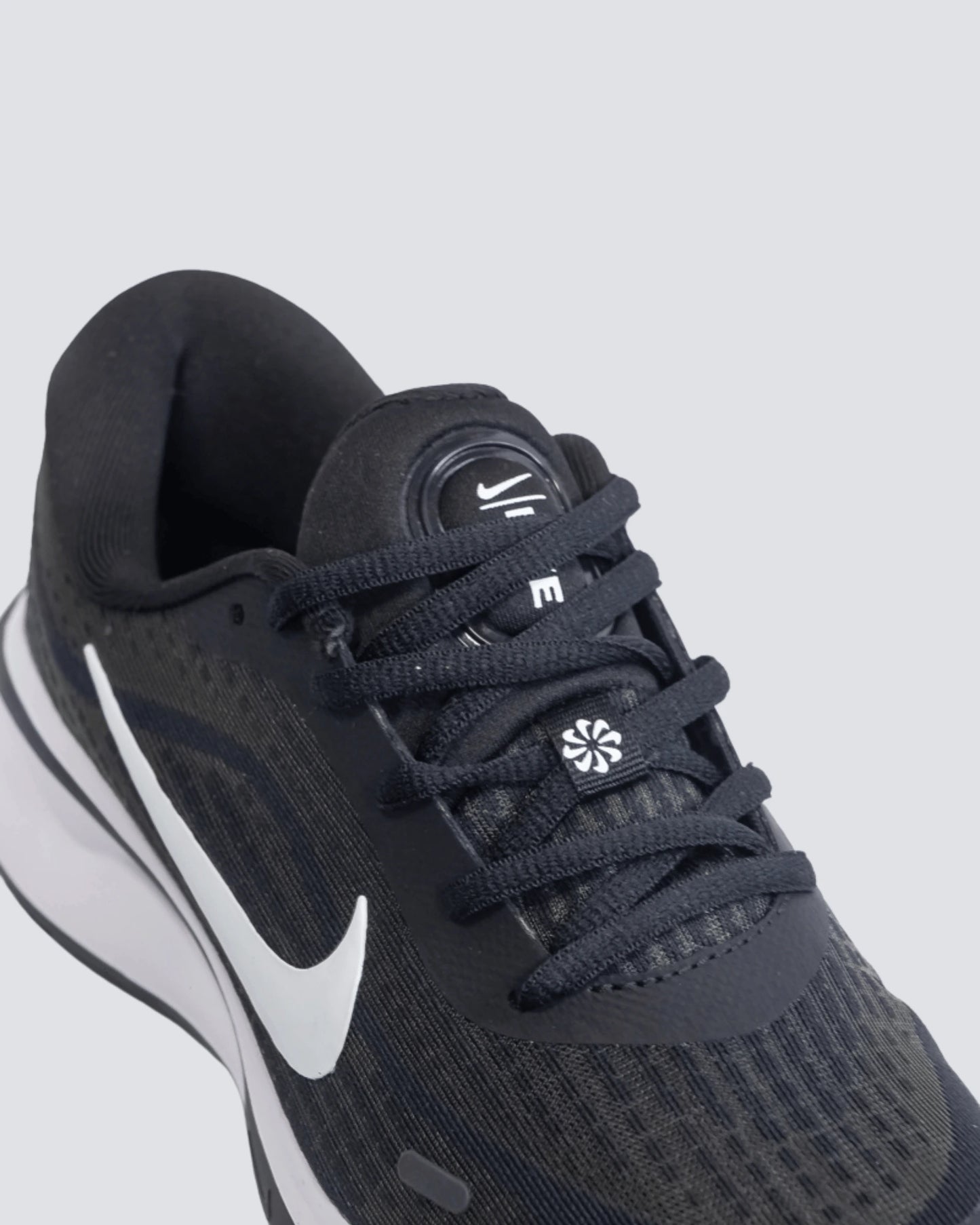 NIKE JOURNEY RUN NEGRO BLANCO