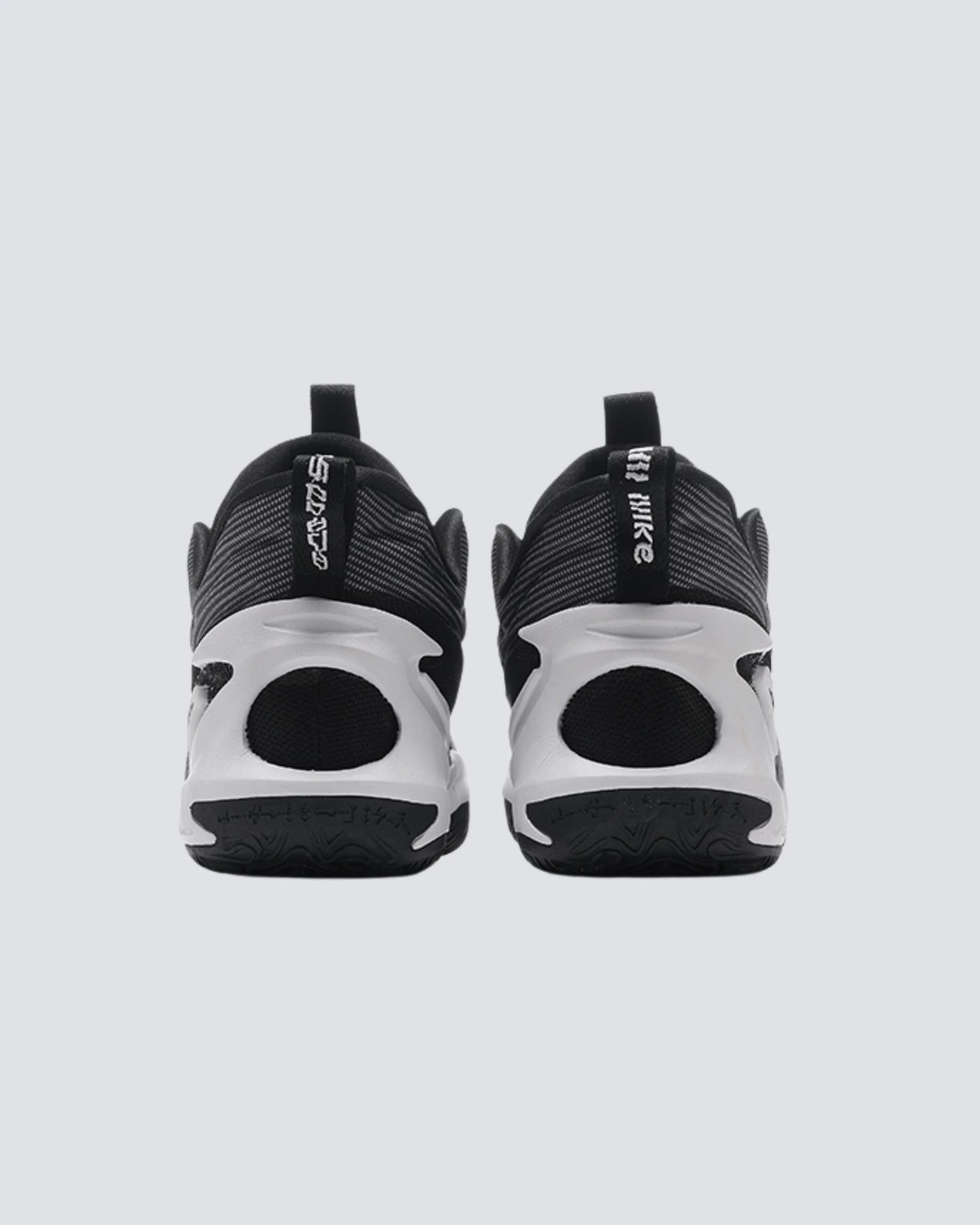 NIKE BOTA COSMIC UNITY 2 NEGRA BLANCA HOMBRE
