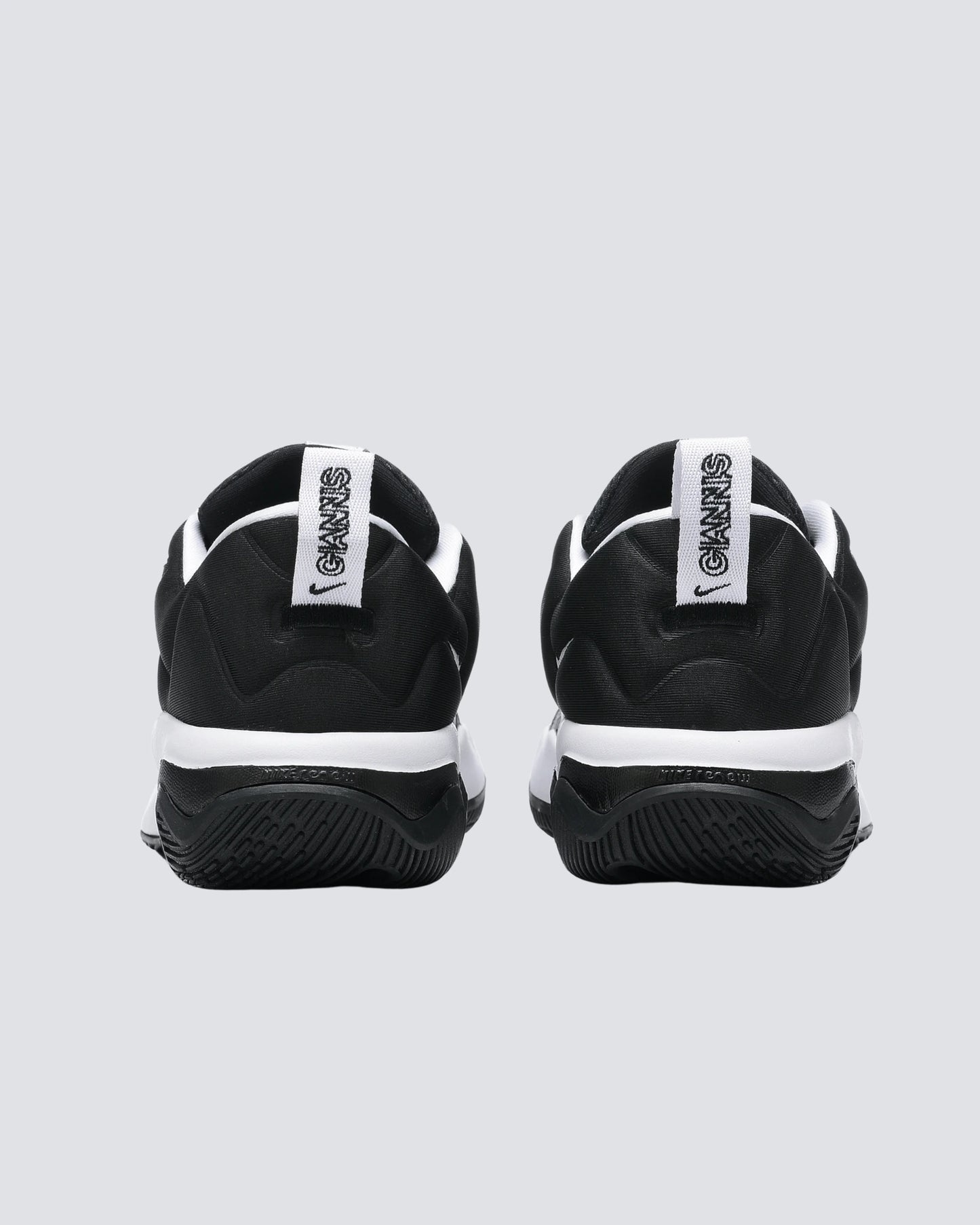 NIKE GIANNIS INMORTALITY 3 NEGRA BLANCA MUJER O NIÑO