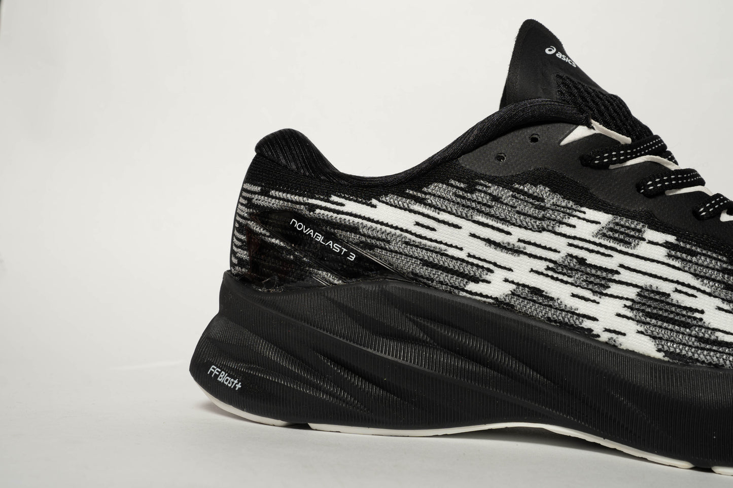 ASICS NOVABLAST