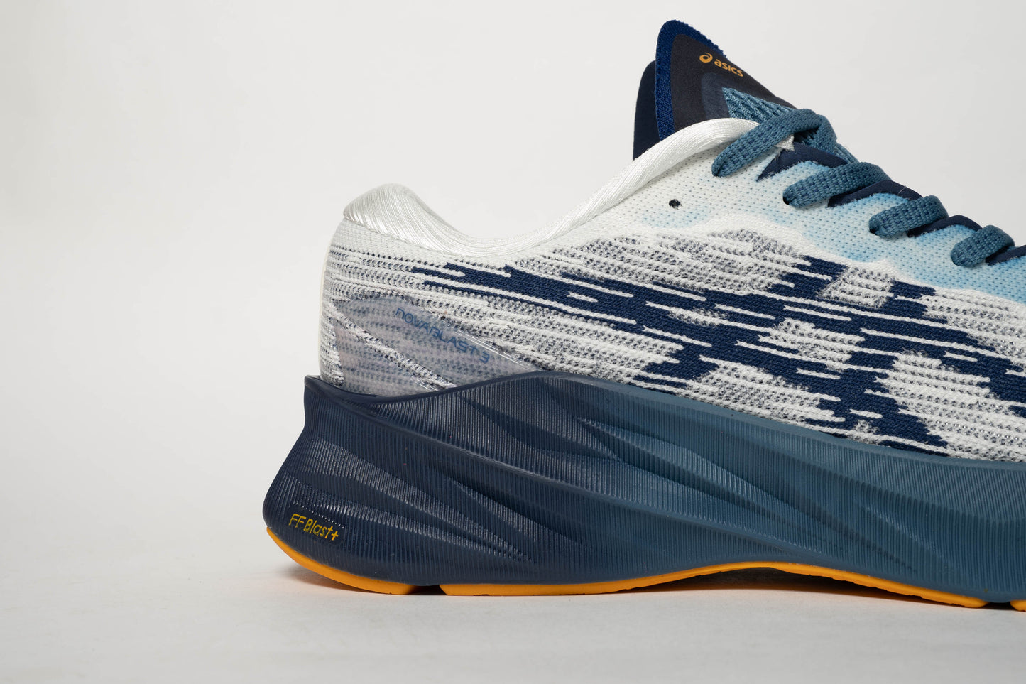 ASICS NOVABLAST