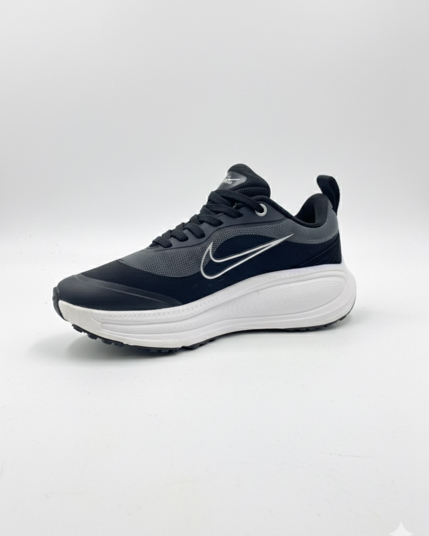 TENIS NIKE VOMERO NEGRO BLANCO