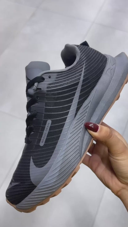 NIKE WADUIC ORAIN NEGRO CAMEL