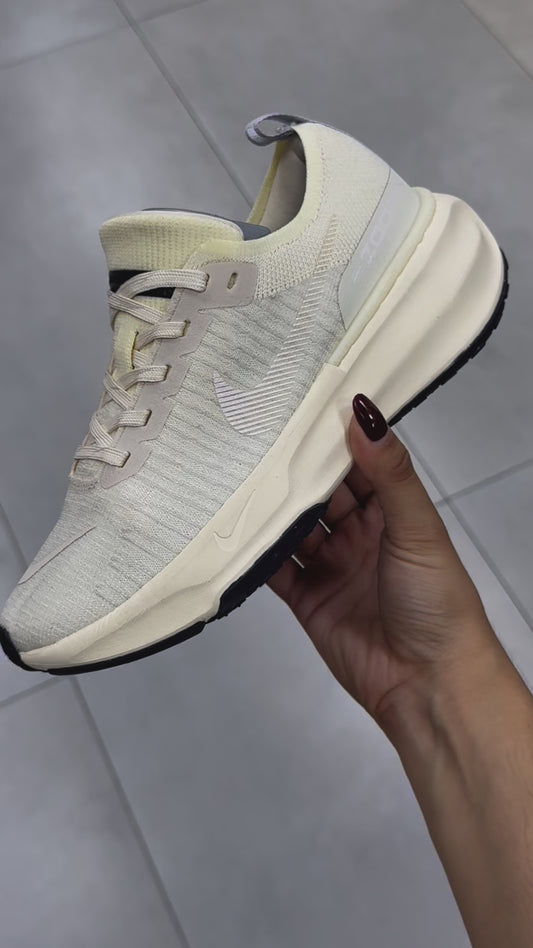 NIKE INVISIBLE 3 BEIGE DAMA
