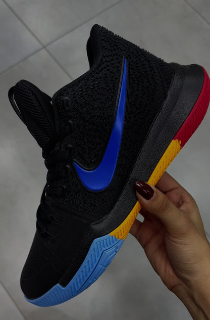 NIKE BOTA KYRIE 3 NEGRA COLORES HOMBRE