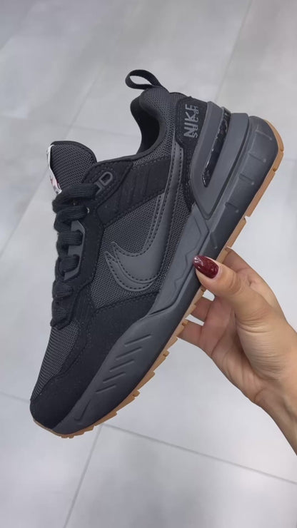 NIKE X SACAI NEGRO