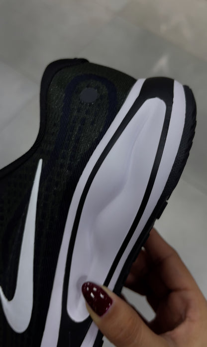 NIKE JOURNEY RUN NEGRO BLANCO