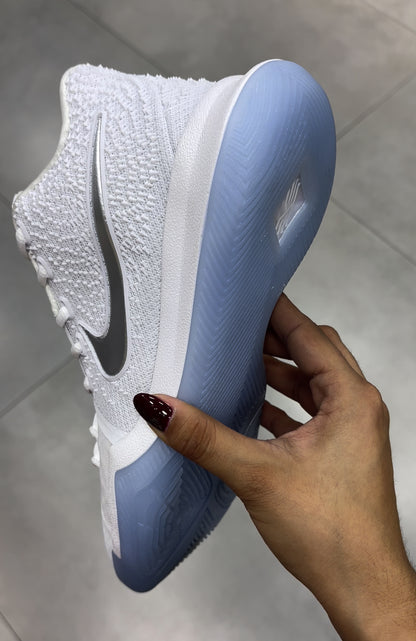 NIKE BOTA KYRIE 3 BLANCA HOMBRE