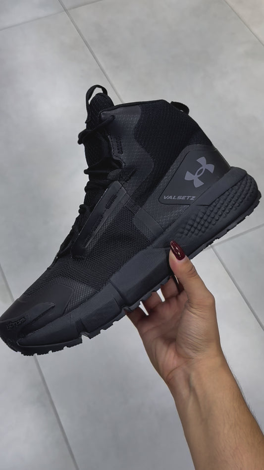 UNDER ARMOUNT BOTA NEGRA HOMBRE
